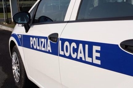 Gaeta: Polizia Locale sequestra merce taroccata in pieno centro città