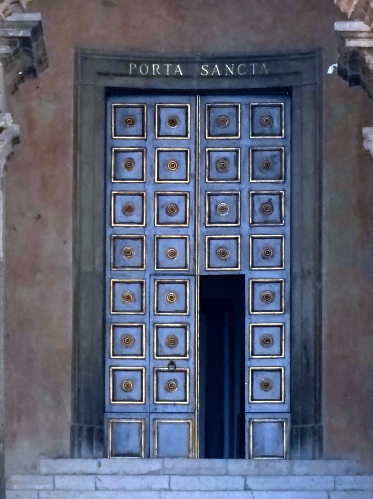 Porta Santa cattedrale Gaeta campanile
