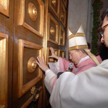 Gaeta: aperta la Porta Santa per il Giubileo *FOTO*