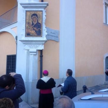 *FOTO* Gaeta: benedizione dell’Edicola Mariana del palazzo Arcivescovile