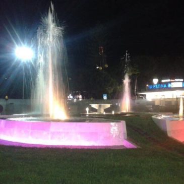 Gaeta: accesa la fontana artistica in centro città. Ecco le foto