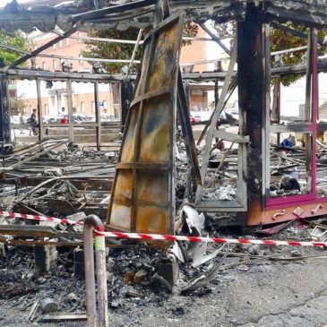 Gaeta: distrutte da un incendio le giostrine in centro