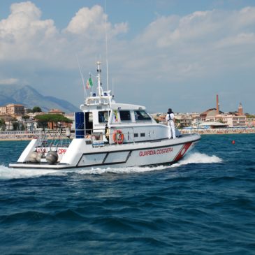 Gaeta: ferragosto con patenti nautiche scadute, barche nella Grotta del Turco e sulla spiaggia di SanVito