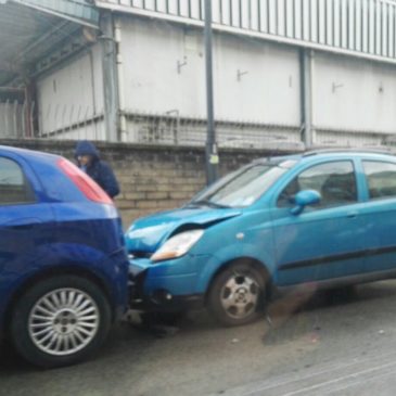 Tamponamento in zona San Carlo: traffico rallentato