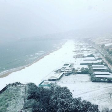 Neve a Gaeta: la WEBCAM in tempo reale sulla spiaggia di Serapo