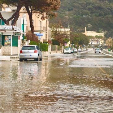 Piogge: lungomare di Serapo allagato tombini di scolo non contengono