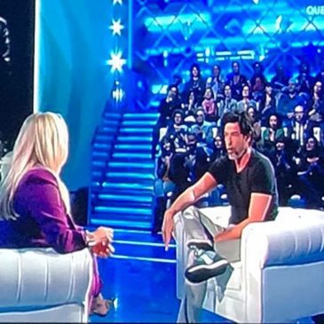 Alessandro Gassmann parla di Gaeta in diretta su Rai Uno: “È estate tutto l’anno”